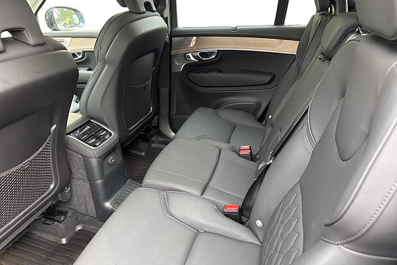 Volvo XC90 13 of 30