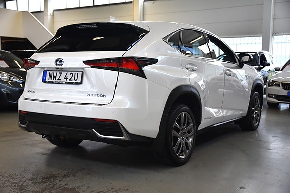 Lexus NX300h 4 of 18