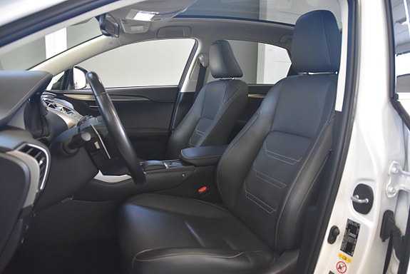 Lexus NX300h 7 of 18