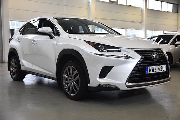 Lexus NX300h 2 of 18
