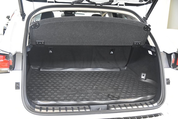 Lexus NX300h 17 of 18