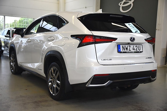 Lexus NX300h 5 of 18