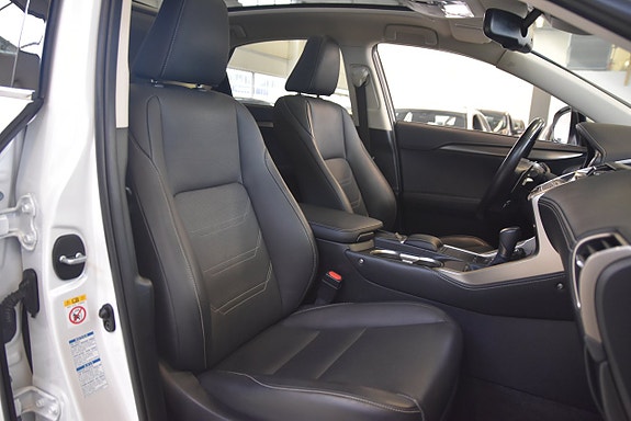 Lexus NX300h 10 of 18