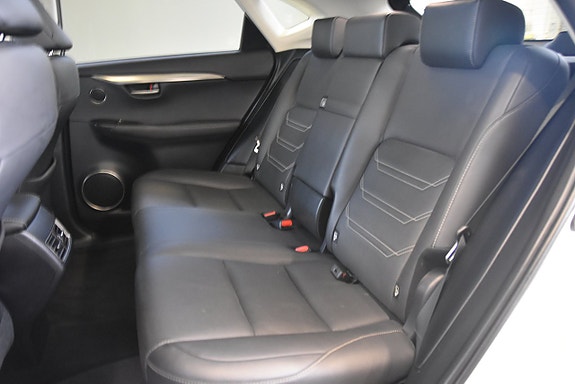 Lexus NX300h 16 of 18