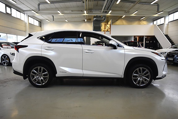 Lexus NX300h 3 of 18