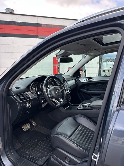 Mercedes-Benz GLE350 d 4 of 6