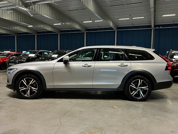 Volvo V90 Cross Country 6 of 25