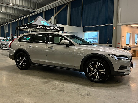 Volvo V90 Cross Country 2 of 25