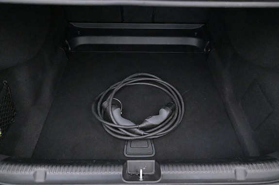 Mercedes-Benz EQE300 24 of 27