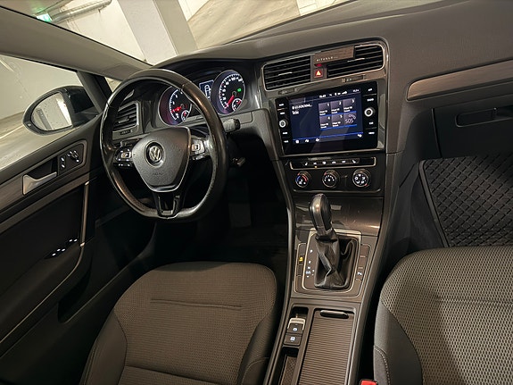 Volkswagen Golf VII 8 of 12