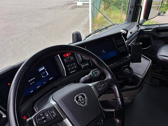 Mycket fin Scania S590 dragbil 7 of 9