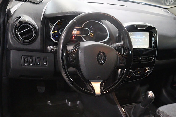 Renault Clio 23 of 26