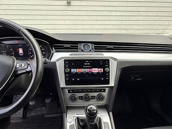 Volkswagen Passat 10 of 14