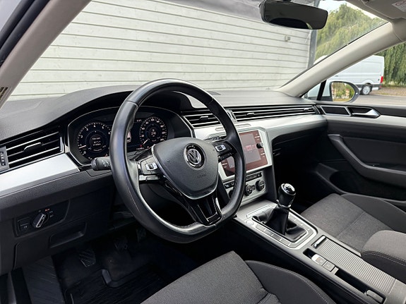 Volkswagen Passat 7 of 14