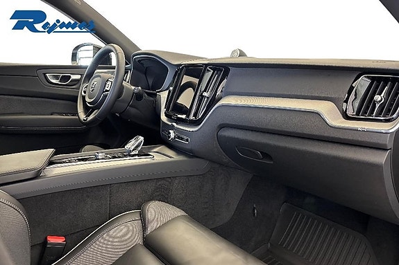 Volvo XC60 12 of 30