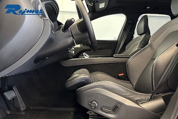 Volvo XC60 11 of 30