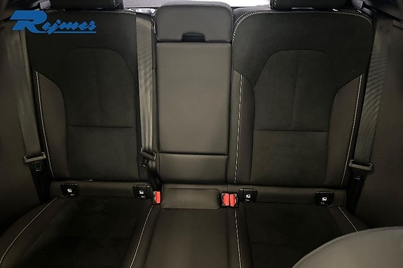 Volvo EX40 17 of 21