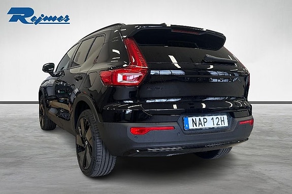 Volvo EX40 5 of 21