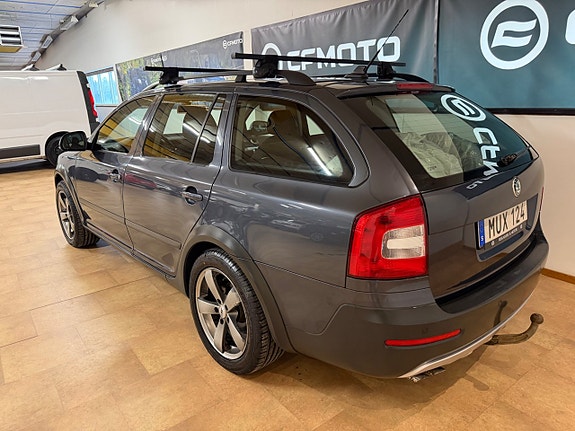 Skoda Octavia Scout 4 of 16