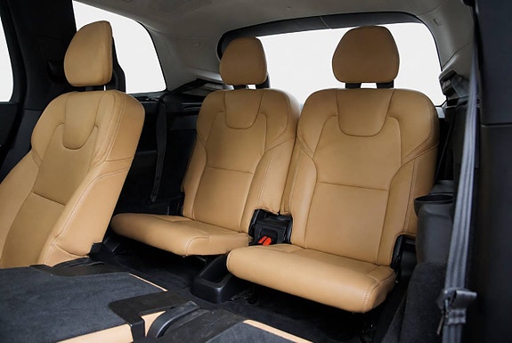 Volvo XC90 15 of 30