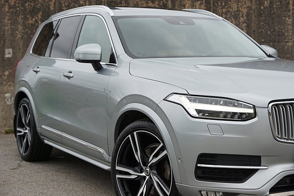 Volvo XC90 2 of 30