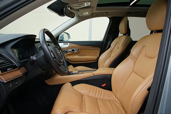 Volvo XC90 18 of 30