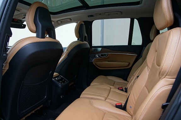 Volvo XC90 14 of 30
