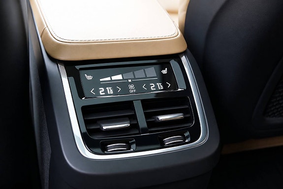 Volvo XC90 16 of 30