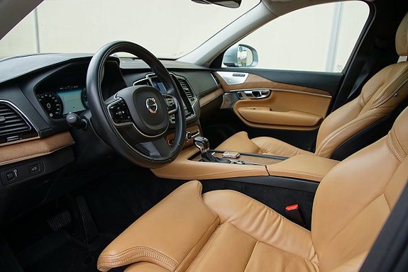 Volvo XC90 19 of 30