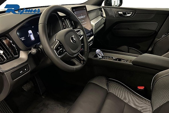 Volvo XC60 8 of 17