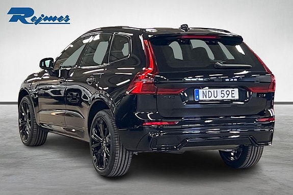 Volvo XC60 2 of 17