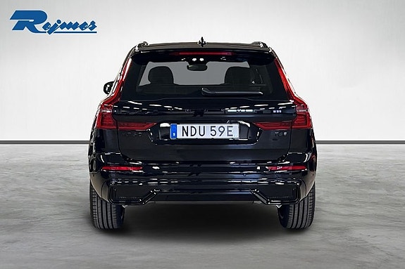 Volvo XC60 3 of 17