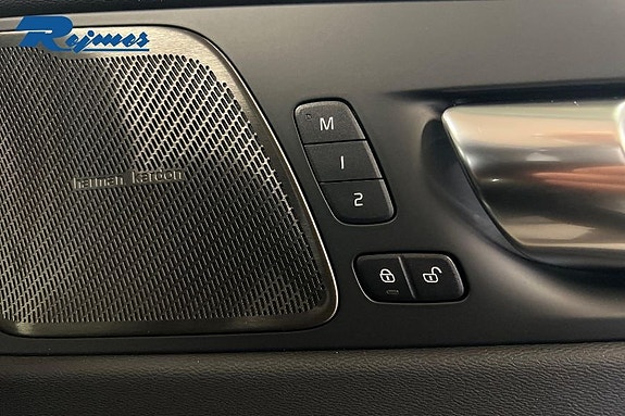Volvo XC60 10 of 12