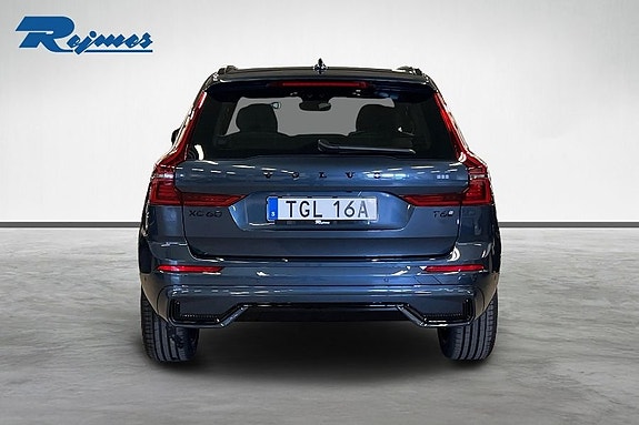 Volvo XC60 2 of 12