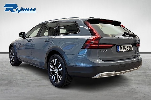 Volvo V90 Cross Country 3 of 26