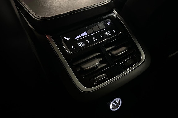 Volvo XC90 25 of 25