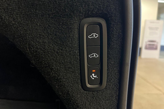 Volvo XC90 23 of 25