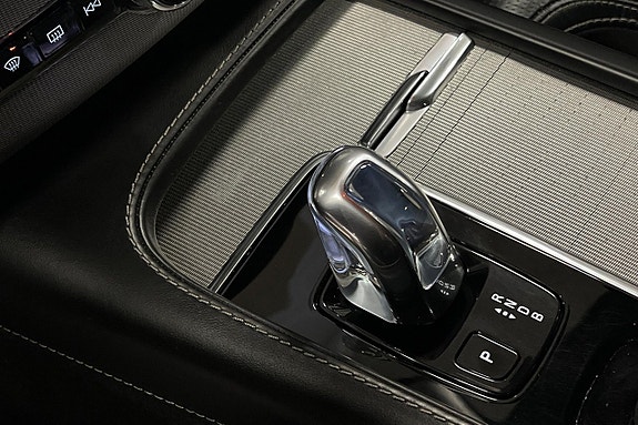 Volvo XC90 14 of 25