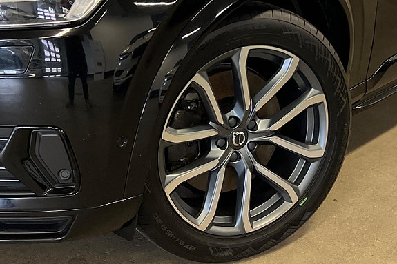 Volvo XC90 20 of 25