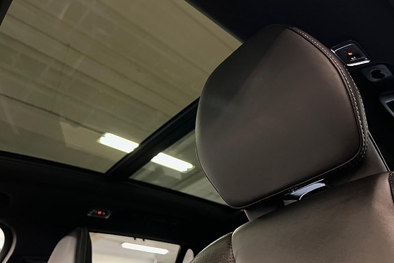 Volvo XC90 18 of 25