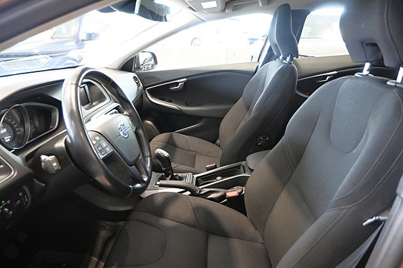 Volvo V40 8 of 22