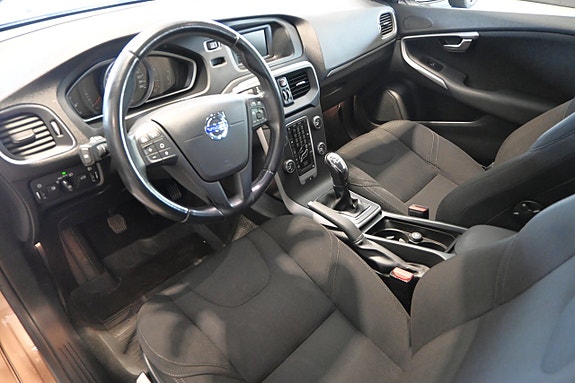 Volvo V40 7 of 22