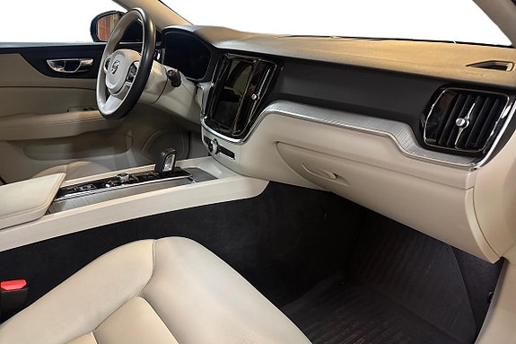 Volvo V60 Cross Country 10 of 13