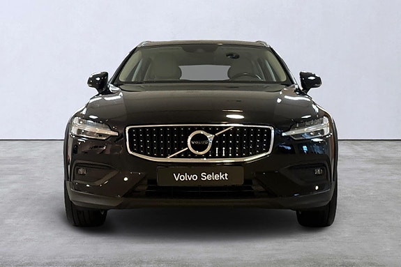 Volvo V60 Cross Country 7 of 13