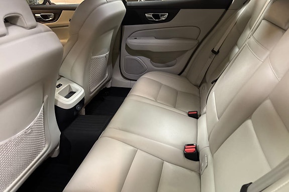 Volvo V60 Cross Country 12 of 13