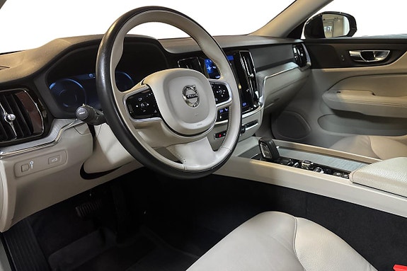 Volvo V60 Cross Country 8 of 13