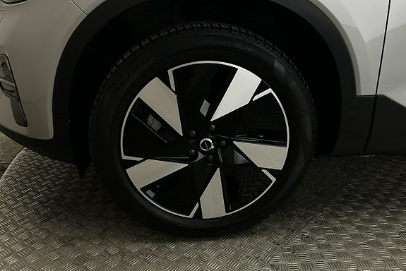 Volvo XC40 12 of 21