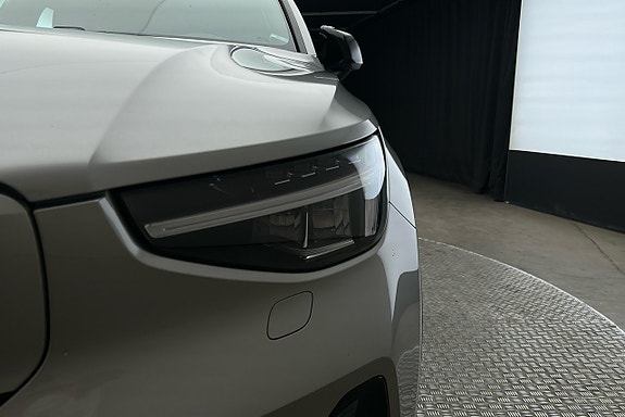 Volvo XC40 11 of 21