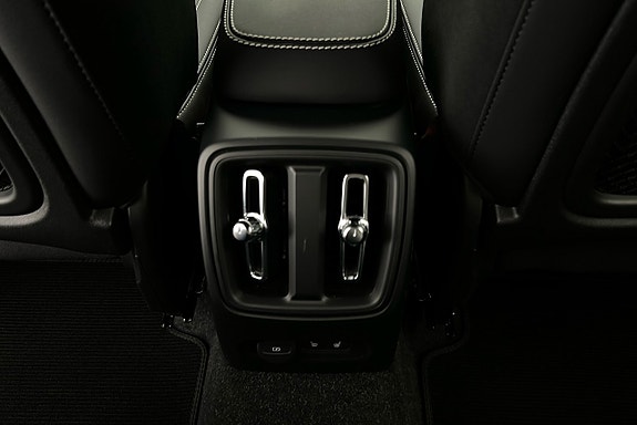 Volvo XC40 16 of 21