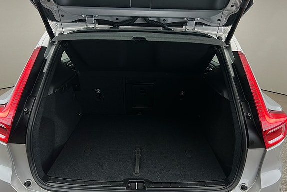 Volvo XC40 13 of 21